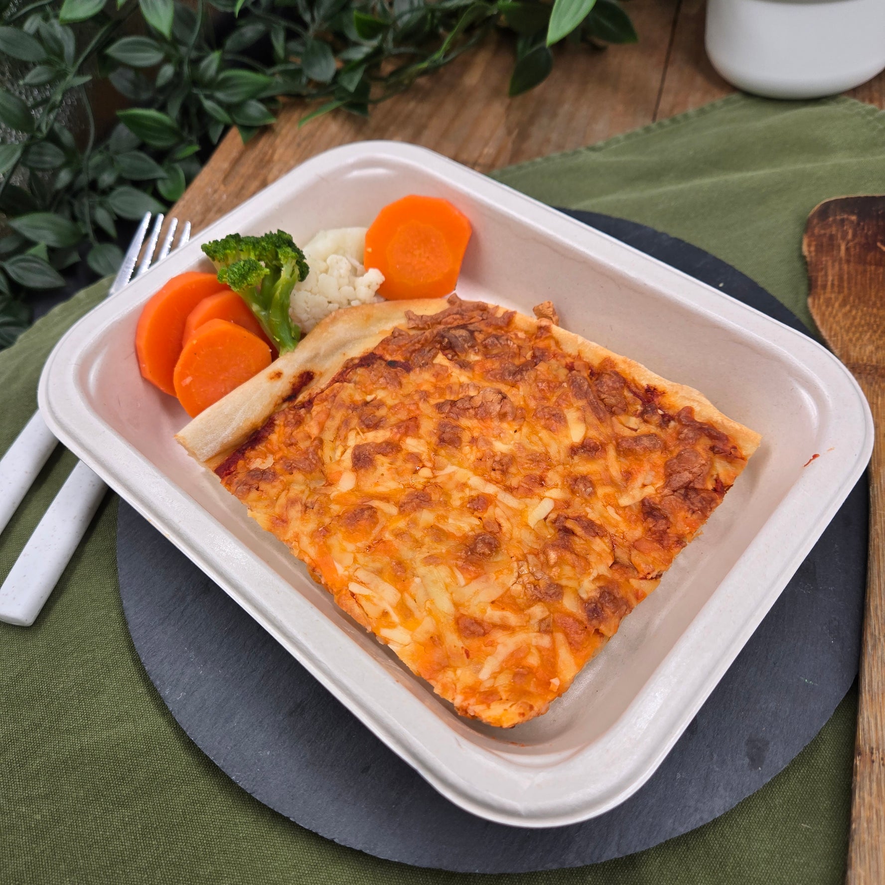 Pizza au fromage avec légumes