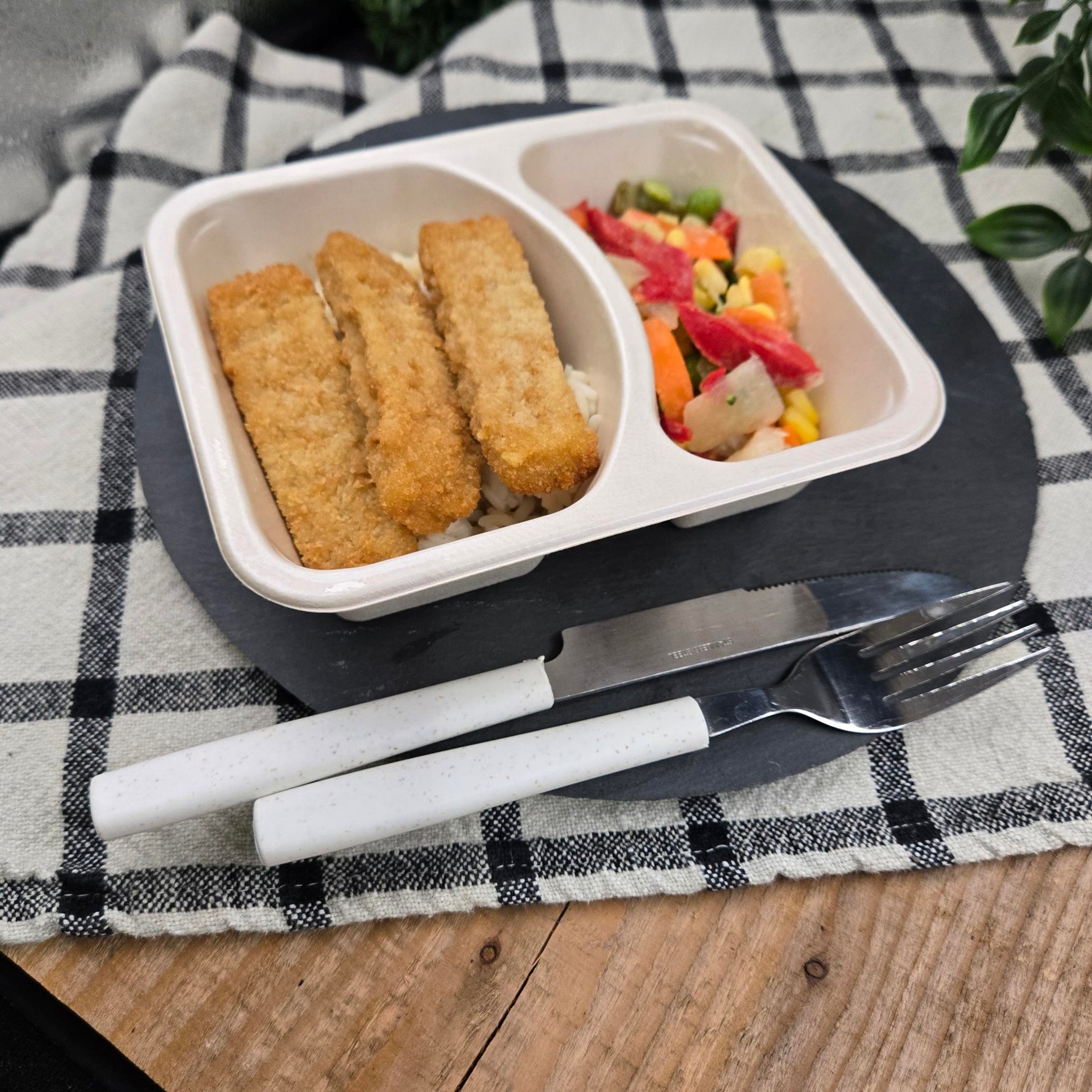 Filets de poissons pané avec riz et légumes