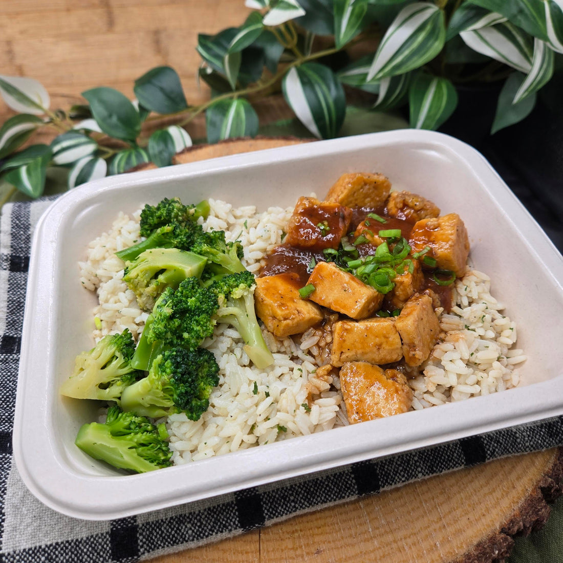 Tofu à l'érable avec riz et légumes